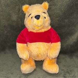 Disney Winnie the Pooh Plush 2002 Holiday Edition Collectible Bear